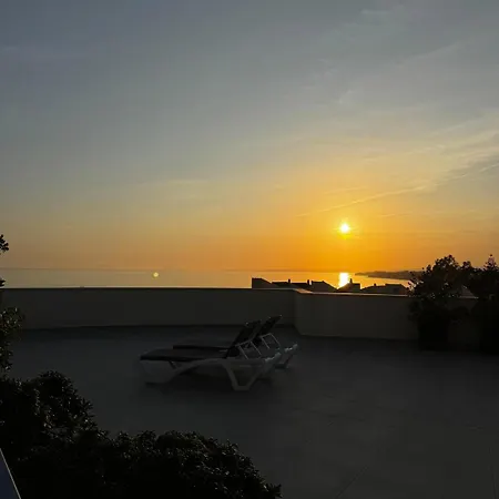 Luxury On The & Infinity Pool, Marbella *