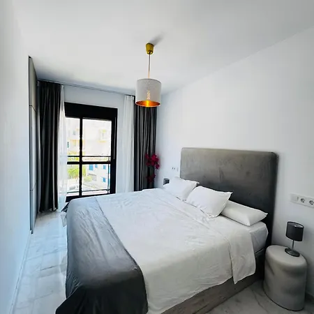 Daire Luxury On The & Infinity Pool, Marbella