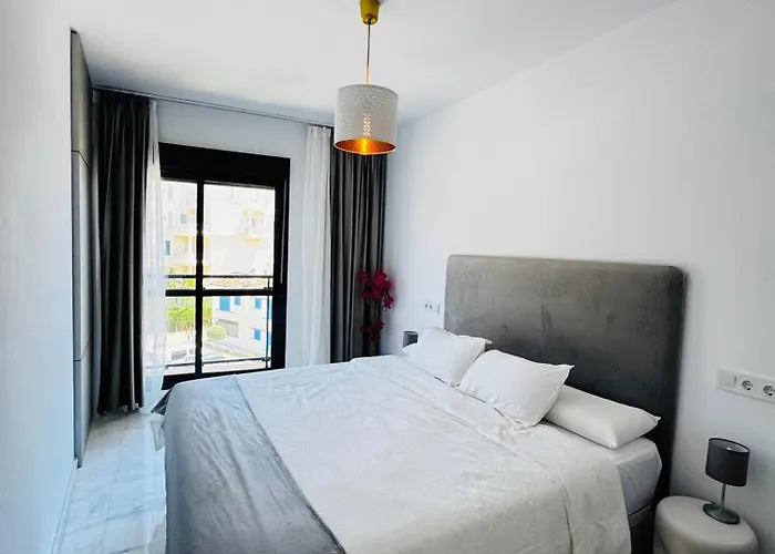 Apartment Luxury On The & Infinity Pool, Marbella