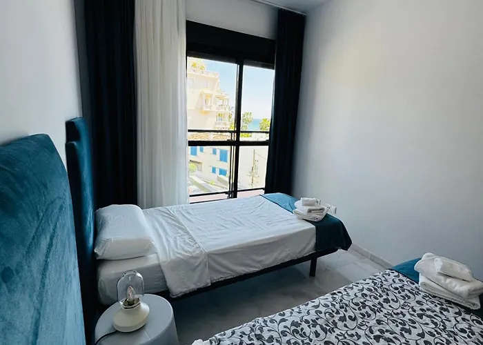 Apartment Luxury On The & Infinity Pool, Marbella Estepona